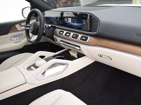 New 2025 Mercedes-Benz GLS 580 4MATIC image 14