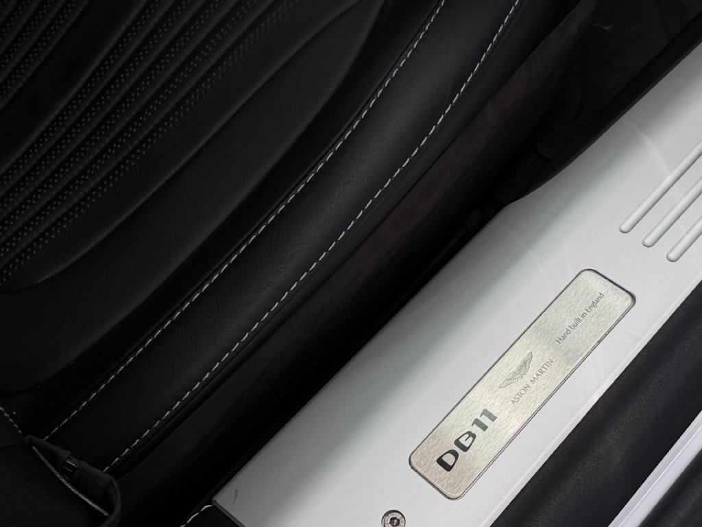 Used 2019 Aston Martin DB11 Coupe RWD image 18