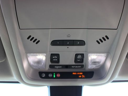 Used 2023 Chevrolet Equinox Premier AWD/4WD image 54