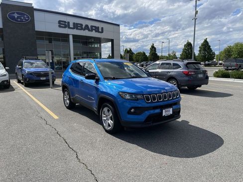 Used 2022 Jeep Compass Latitude AWD/4WD image 2