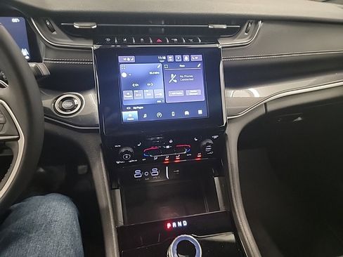 Used 2023 Jeep Grand Cherokee Altitude image 17