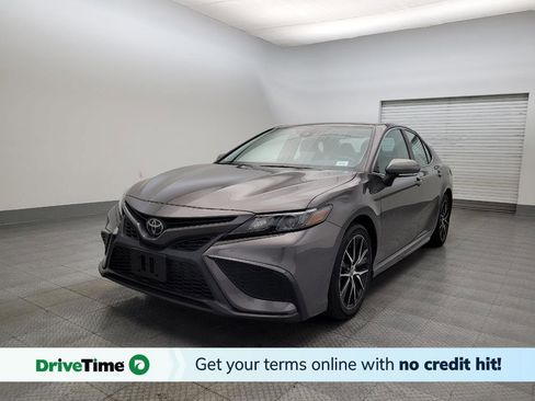 Used 2022 Toyota Camry SE image 1