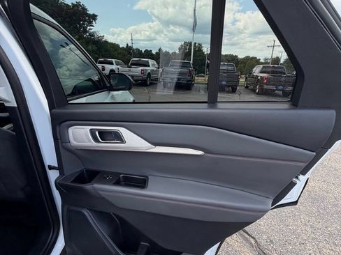 Used 2025 Ford Explorer Active AWD/4WD image 16
