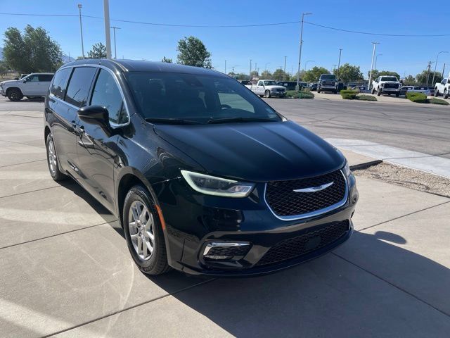 Used 2025 Chrysler Pacifica Select FWD image 6