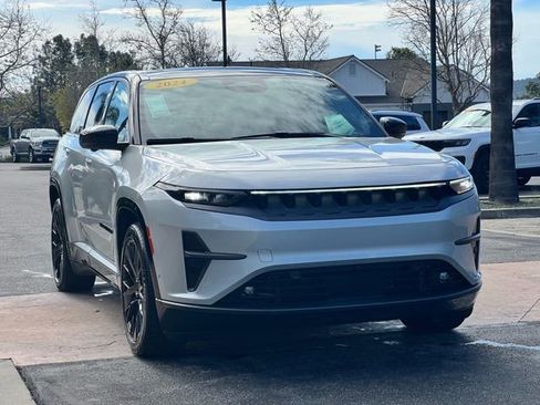 Used 2024 Jeep Wagoneer Launch Edition image 8