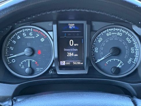 Certified 2021 Toyota Tacoma TRD Off-Road AWD/4WD image 8