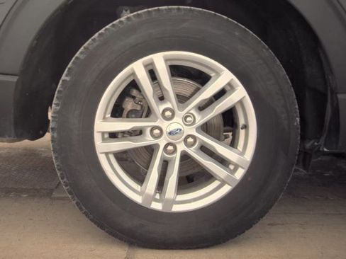 Used 2024 Ford Explorer XLT w/ Equipment Group 202A image 14