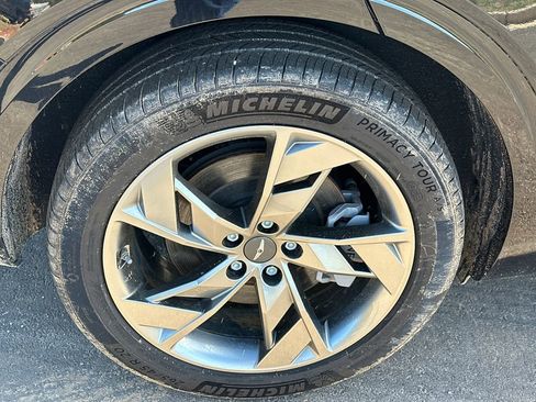 Used 2023 Genesis Electrified GV70 Advanced image 17