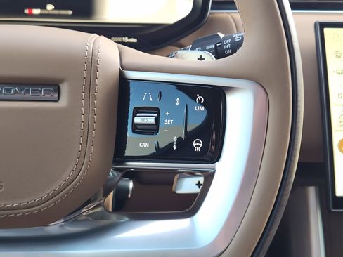 New 2025 Land Rover Range Rover SE image 28