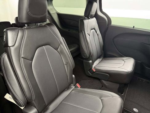 New 2026 Chrysler Voyager LX image 19