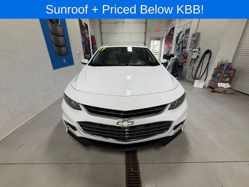 Used 2017 Chevrolet Malibu LT image 3