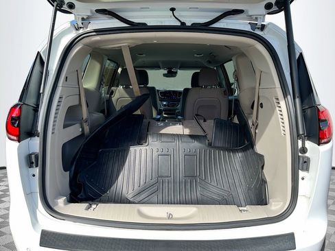 Used 2021 Chrysler Pacifica Touring w/ Cold Weather Group image 23