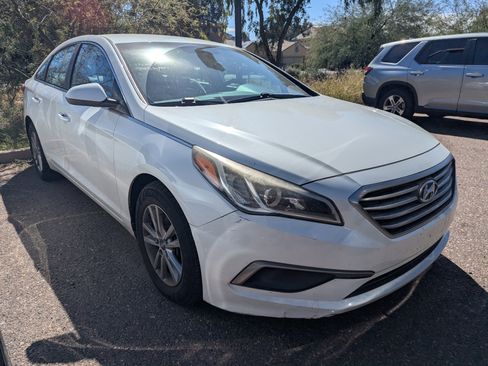 Used 2017 Hyundai Sonata SE w/ Cargo Package image 2