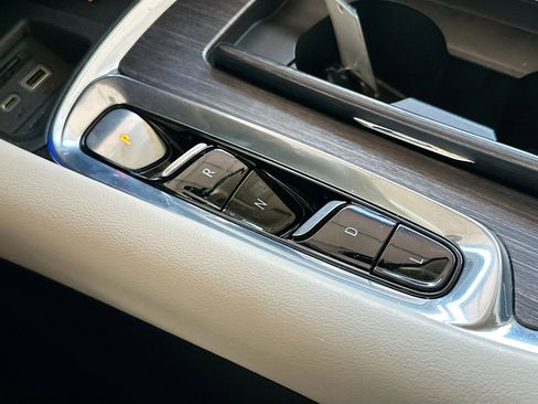 Used 2022 Buick Enclave Avenir FWD image 16