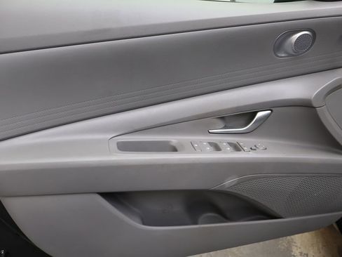 Used 2022 Hyundai Elantra SEL FWD image 15