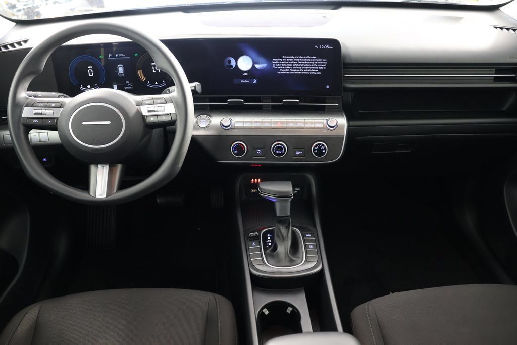 Used 2024 Hyundai Kona SE AWD/4WD image 2