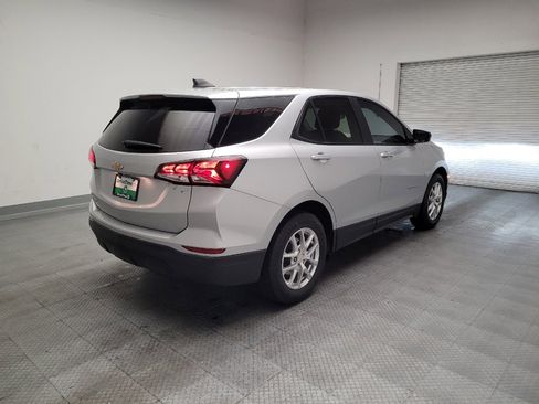 Used 2022 Chevrolet Equinox LS w/ LS Convenience Package image 9