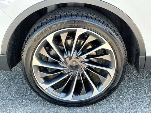 Used 2025 Lincoln Aviator Reserve AWD/4WD image 11