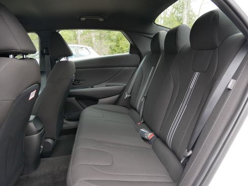 New 2025 Hyundai Elantra SEL FWD image 9