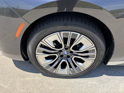 Used 2023 BMW i7 xDrive60 AWD/4WD image 13