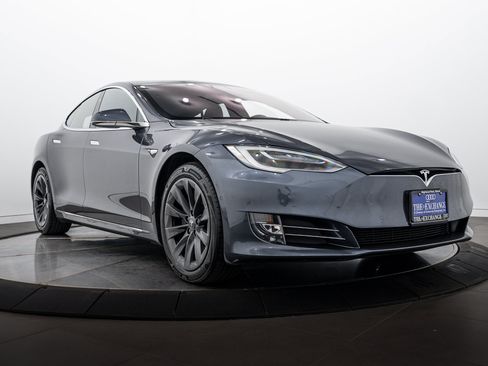 Used 2020 Tesla Model S Long Range Plus AWD/4WD image 2