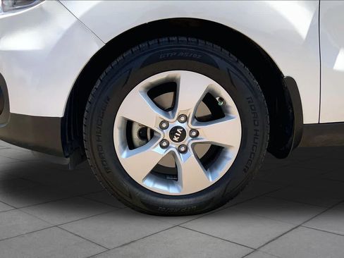 Used 2017 Kia Soul FWD image 10
