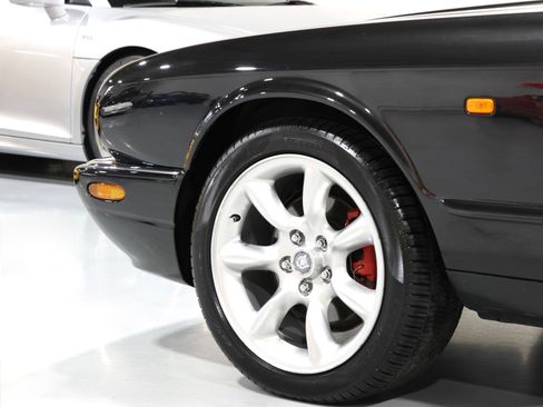 Used 1998 Jaguar XJ8 RWD image 23