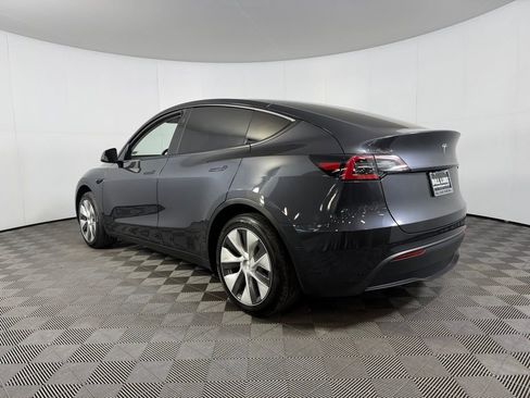 Used 2024 Tesla Model Y 2WD image 8