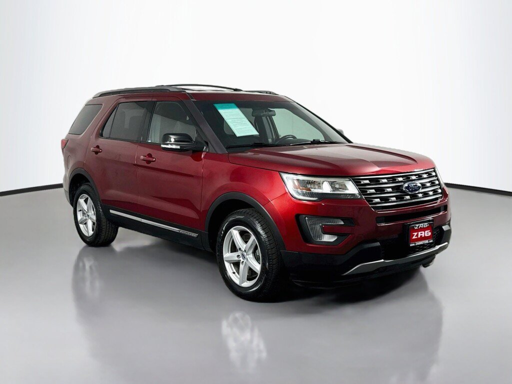 Used 2017 Ford Explorer XLT AWD/4WD image 7