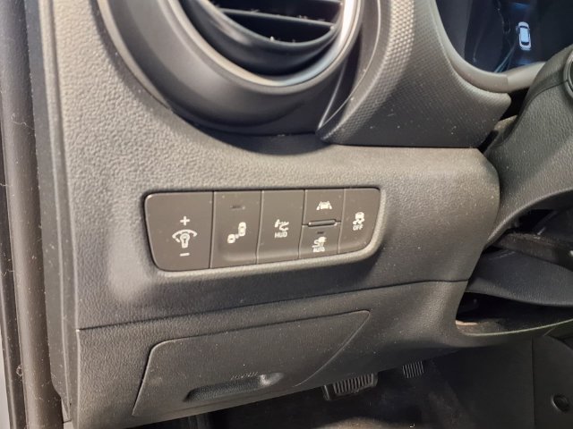 Used 2021 Hyundai Kona Ultimate FWD image 9