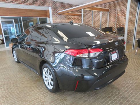 Used 2021 Toyota Corolla LE FWD image 6