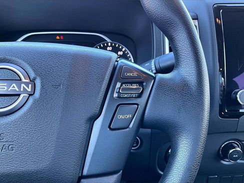 Used 2023 Nissan Frontier SV image 12