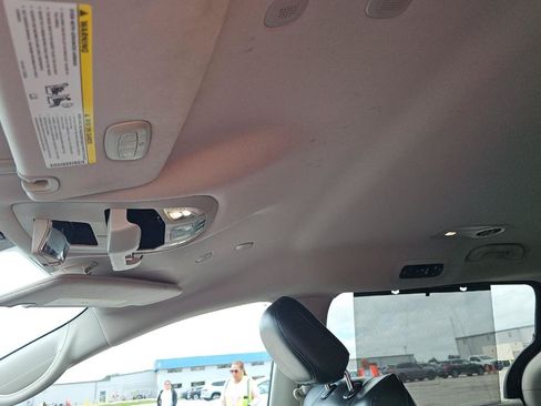 Used 2020 Chrysler Voyager Lxi FWD image 18