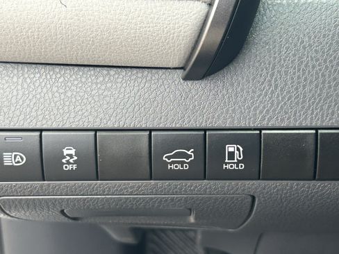 Used 2020 Toyota Camry LE FWD image 15