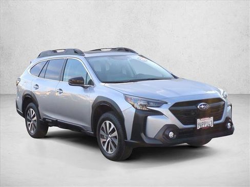 Certified 2025 Subaru Outback Premium image 3