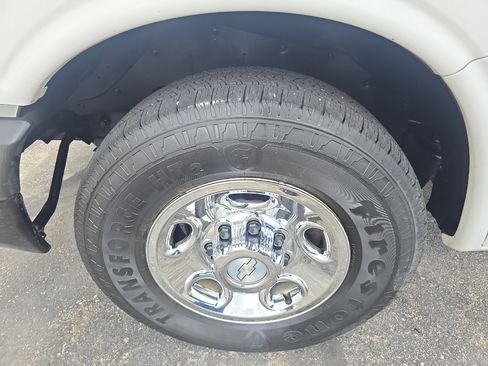 Used 2015 Chevrolet Express 2500 RWD image 31