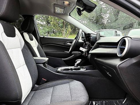 Used 2024 Chevrolet Trax LS w/ LS Convenience Package FWD image 13