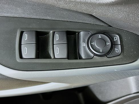 Used 2025 Chevrolet Trax LS FWD image 15