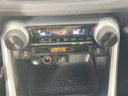 Used 2021 Toyota RAV4 LE AWD/4WD image 13