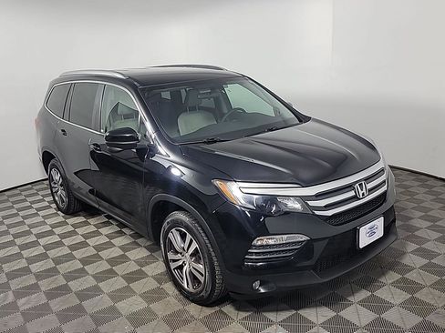 Certified 2017 Honda Pilot EX image 2