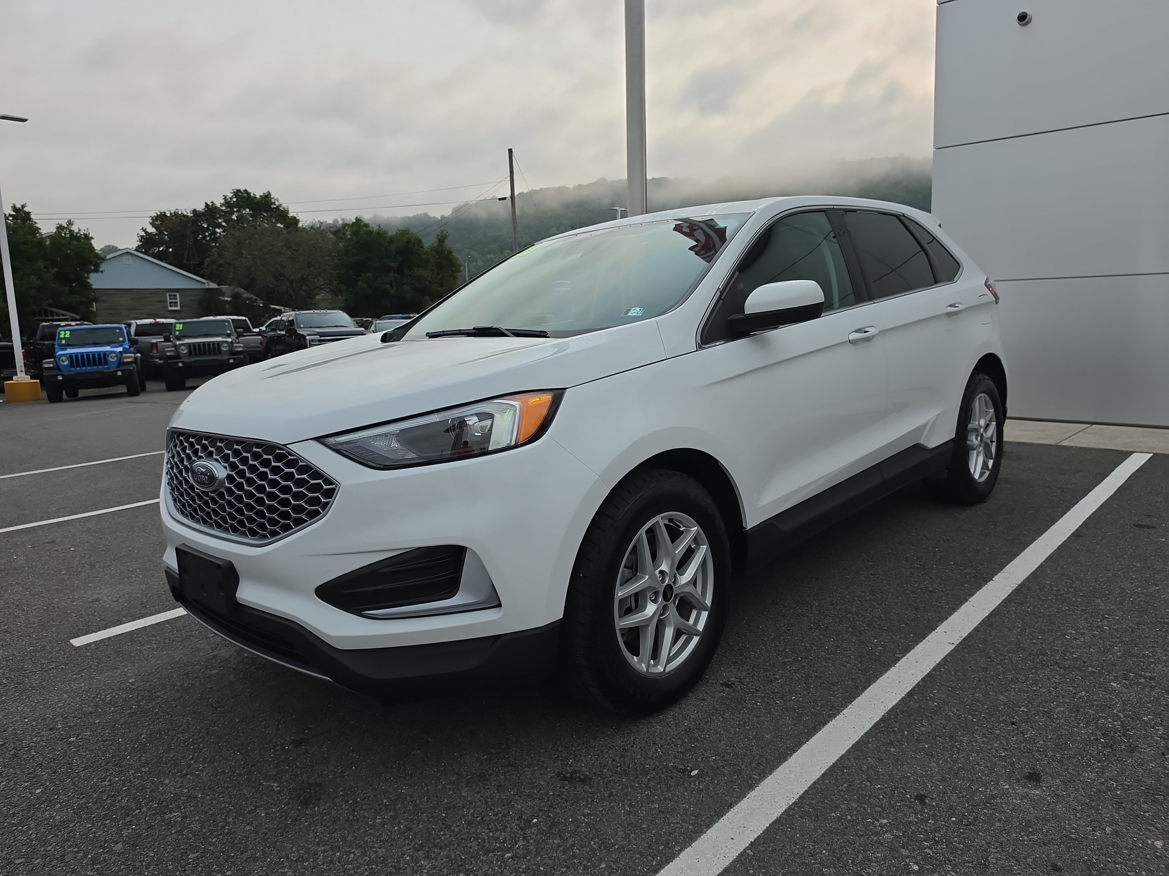 Used 2023 Ford Edge SEL AWD/4WD image 8