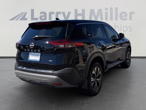 Used 2023 Nissan Rogue SV image 5