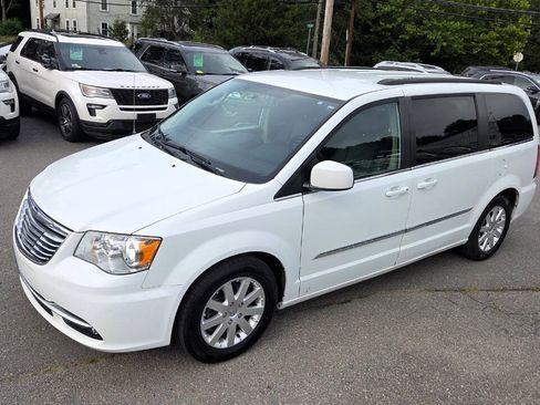Used 2016 Chrysler Town & Country Touring FWD image 2