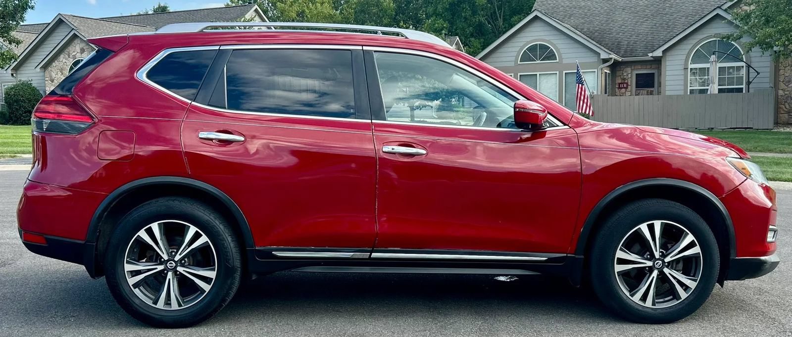 Used 2017 Nissan Rogue SL w/ SL Premium Package AWD/4WD image 4