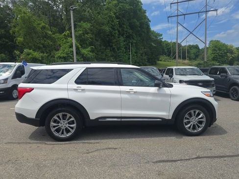 Certified 2023 Ford Explorer XLT w/ Equipment Group 202A AWD/4WD image 5