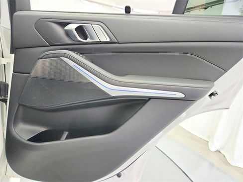 Used 2022 BMW X5 M50i image 34