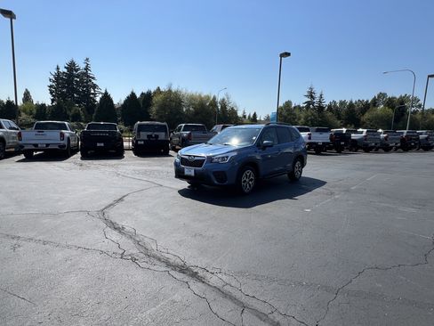 Used 2019 Subaru Forester Premium w/ All-Weather Package AWD/4WD image 3