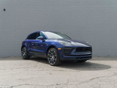 Certified 2026 Porsche Macan AWD/4WD image 9