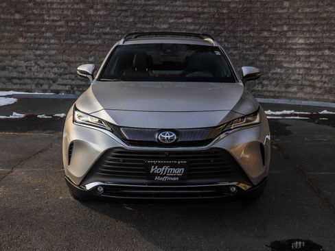 Used 2024 Toyota Venza Limited image 3