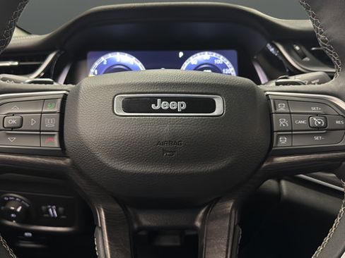 Used 2023 Jeep Grand Cherokee L Limited AWD/4WD image 15